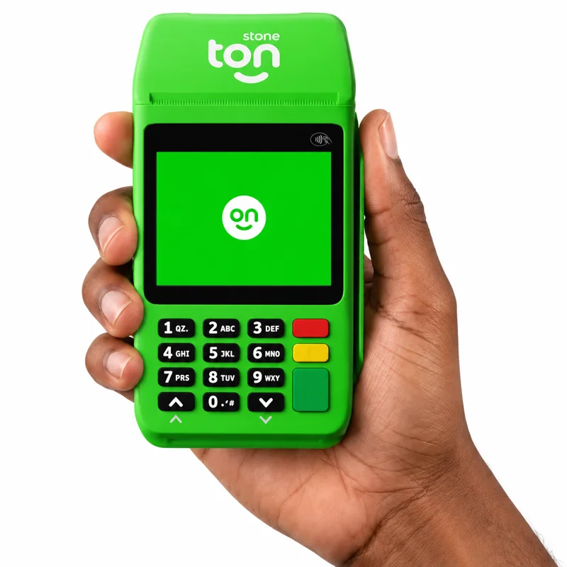Maquininha T3 na mão